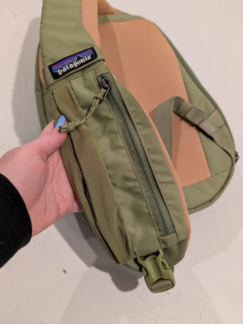 Patagonia Olive Green and Tan Sling Pack - Picture 2 of 4
